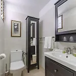 דירה Hermitage Homes Sml