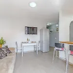 דירה Hermitage Homes Sml