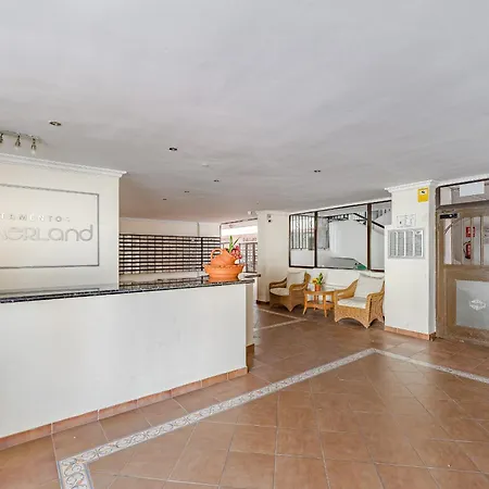 דירה Hermitage Homes Sml